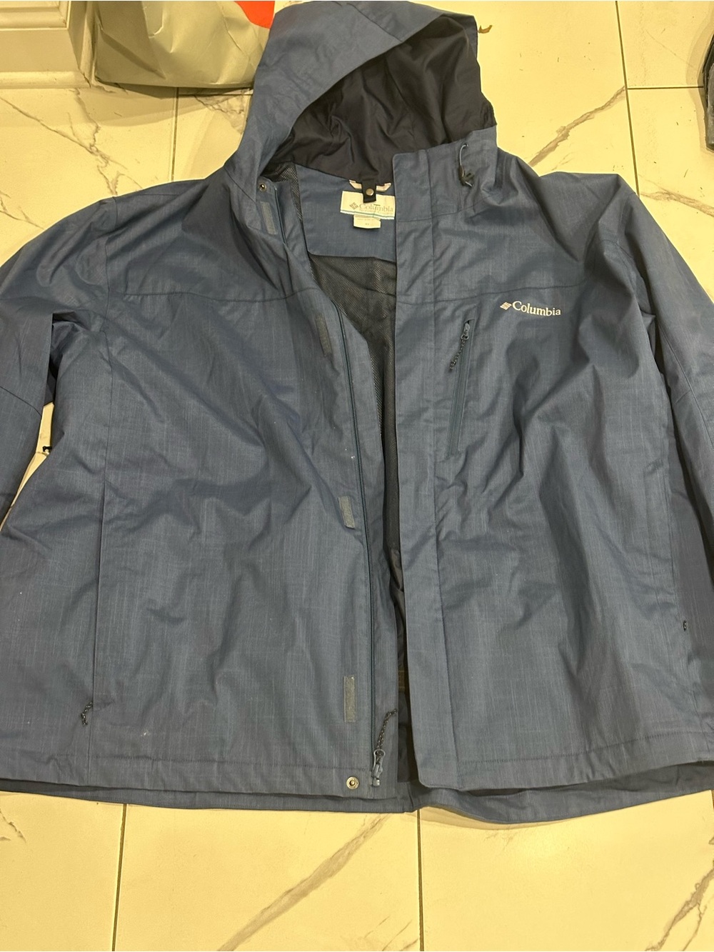 Columbia Men’s Hooded Raincoat in Navy Blue